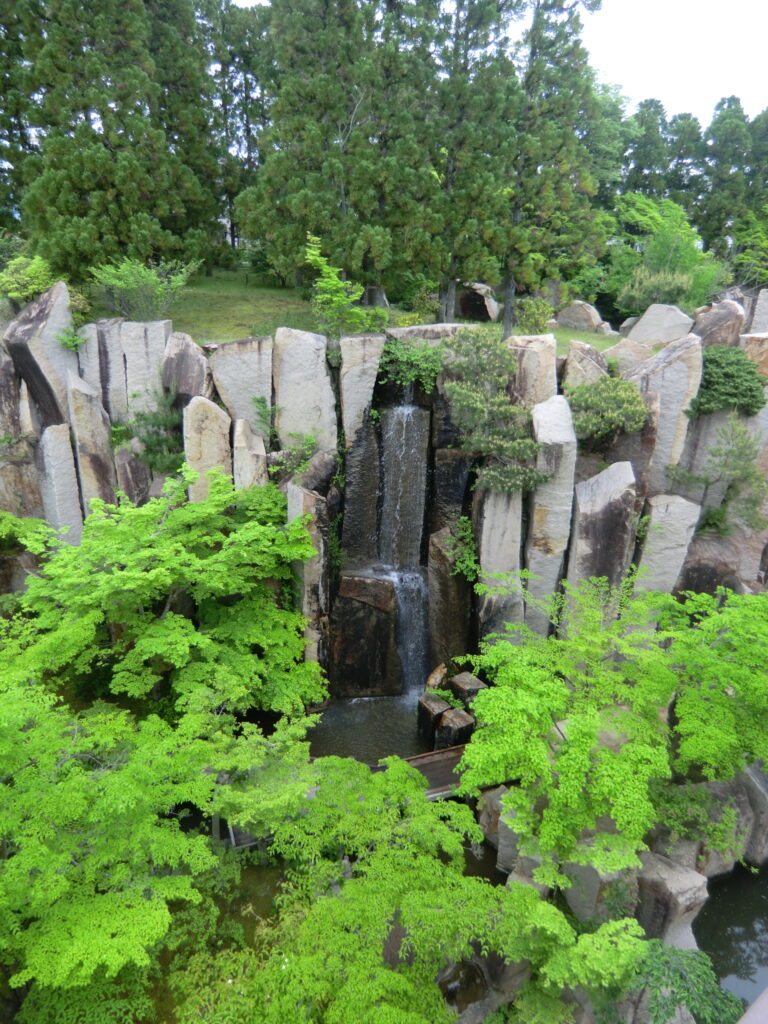 水景園の中の石組